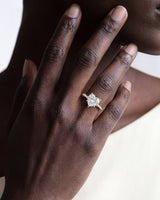 Twist Labordiamant Verlobungsring im Herzschliff mit Seitensteinen (3,00 CT TW)