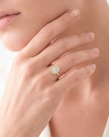Moissanit Verlobungsring im Ovalschliff Halo (1.00 CT)