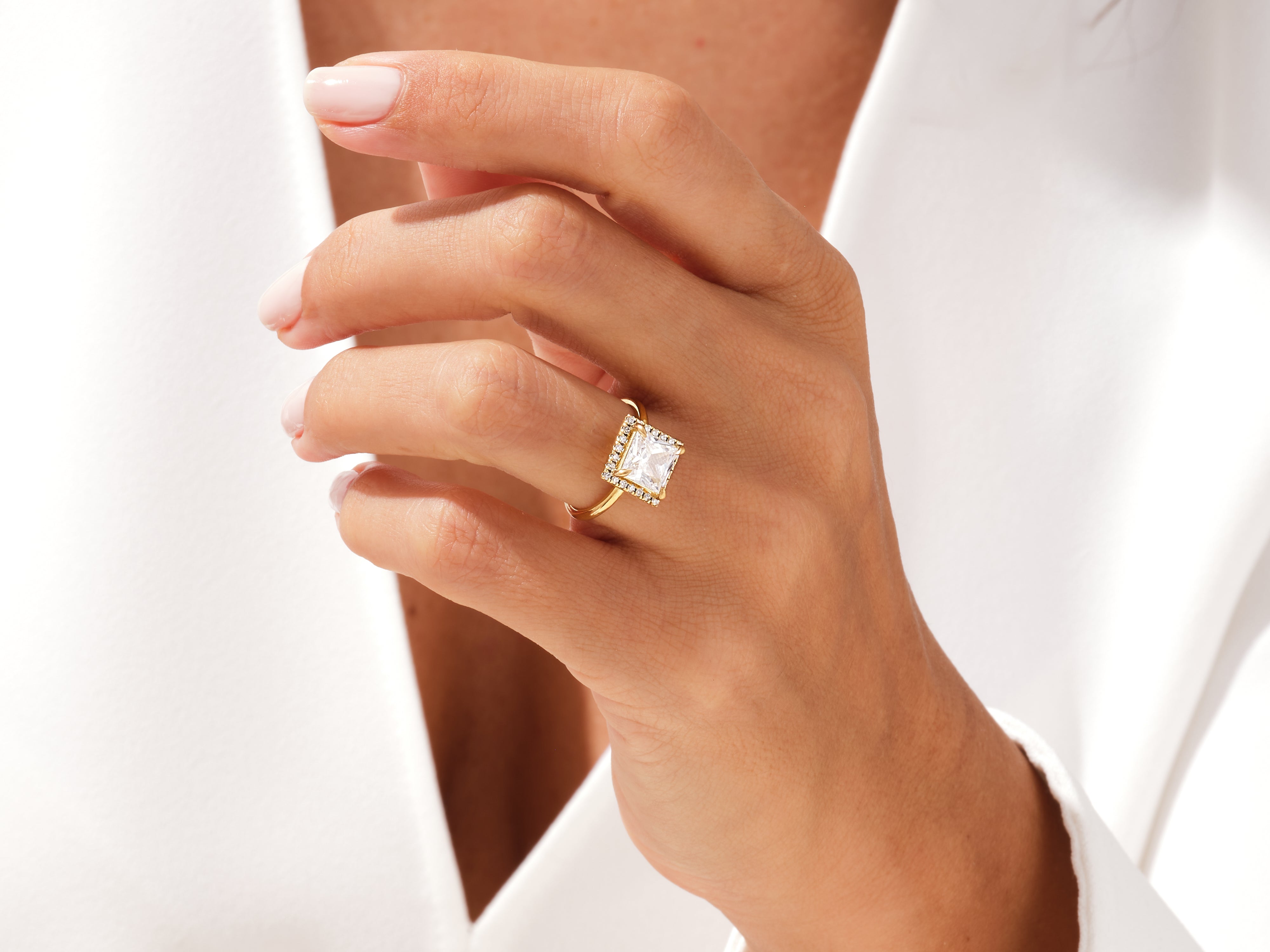 Labordiamant Verlobungsring im Prinzessschliff Halo (2.00 CT)