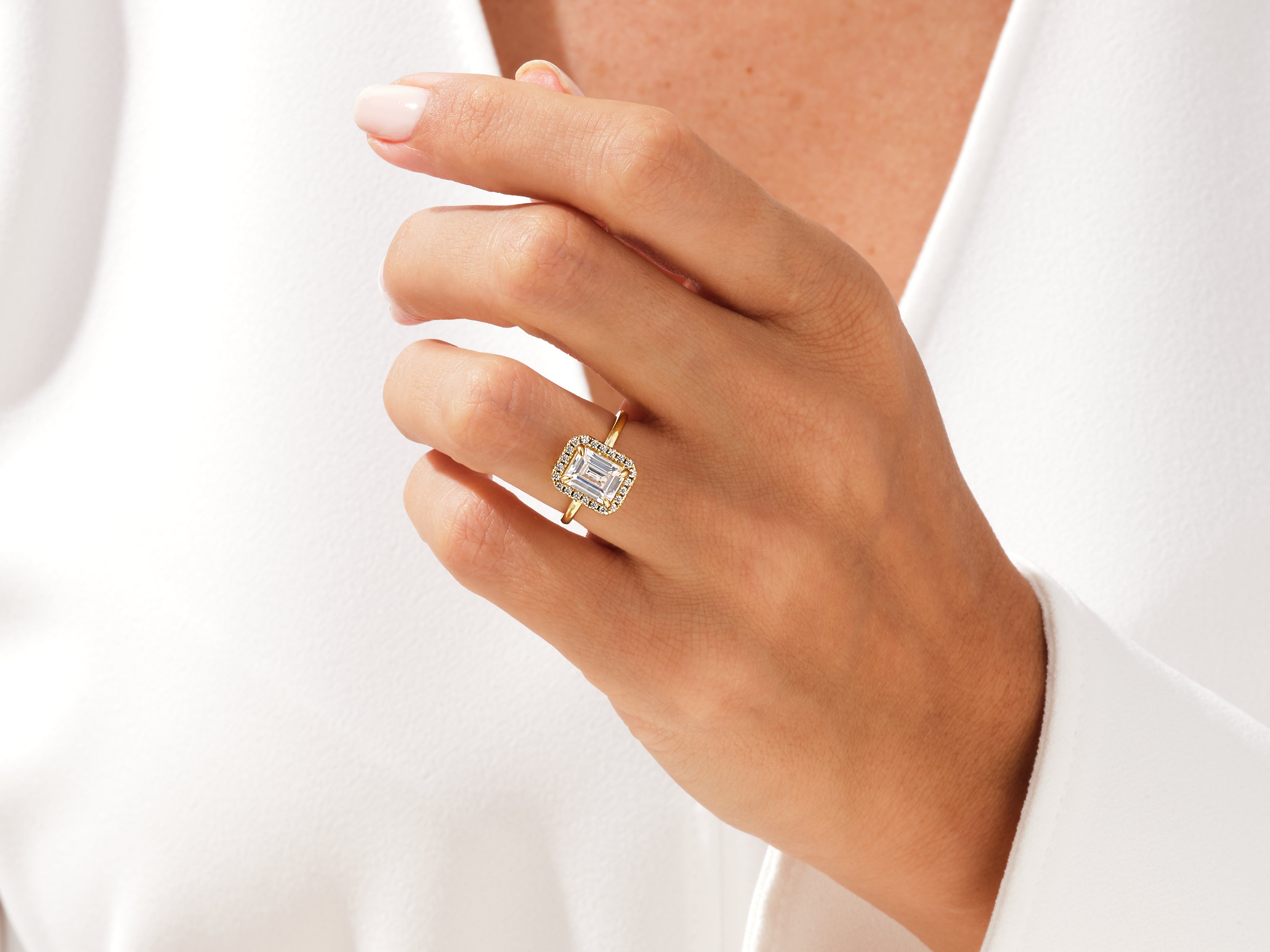 Moissanit Verlobungsring im Smaragdschliff Halo (2.00 CT)