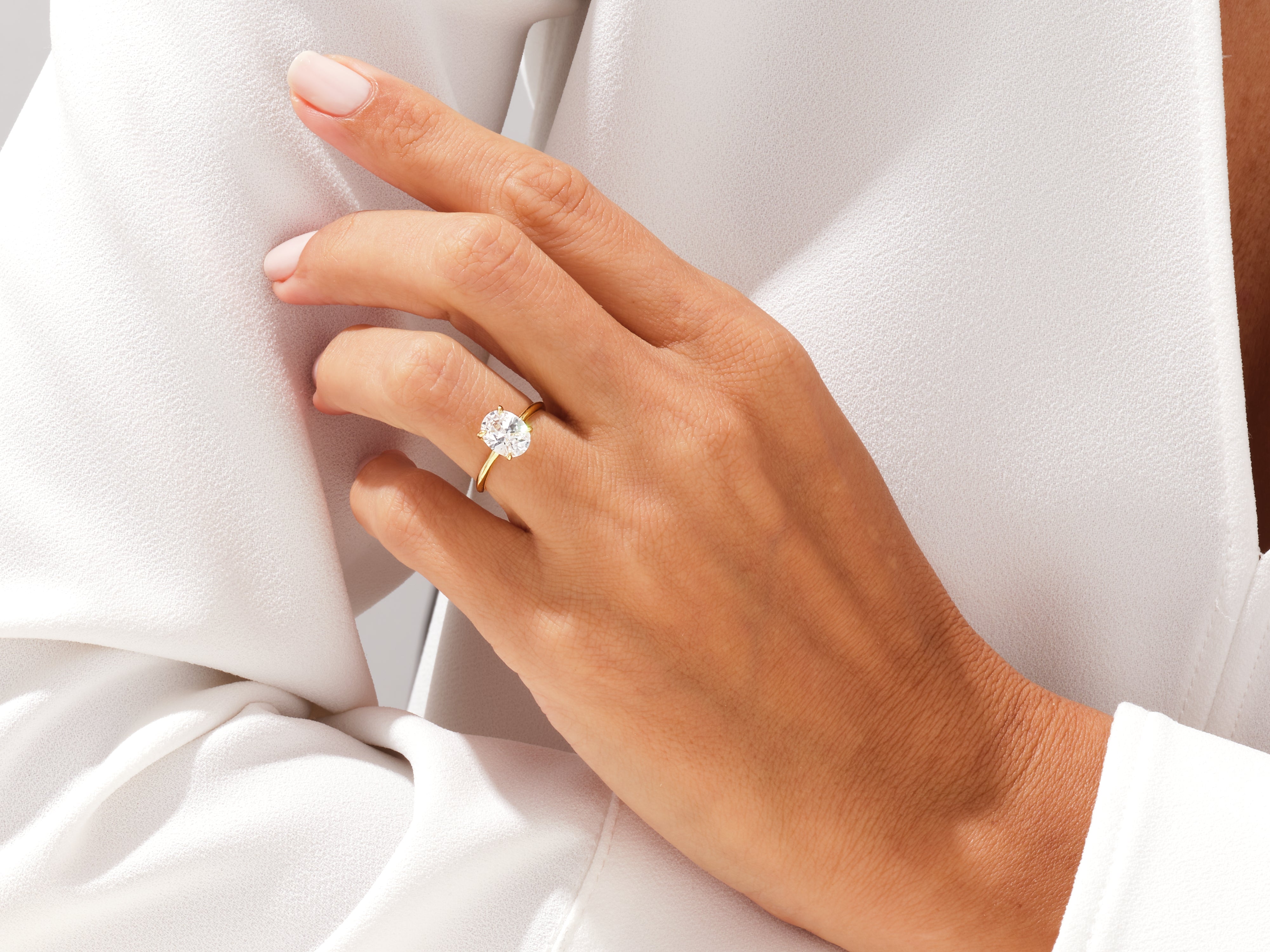 Moissanit Verlobungsring im Ovalschliff mit Messer-Kante  (2.00 CT)