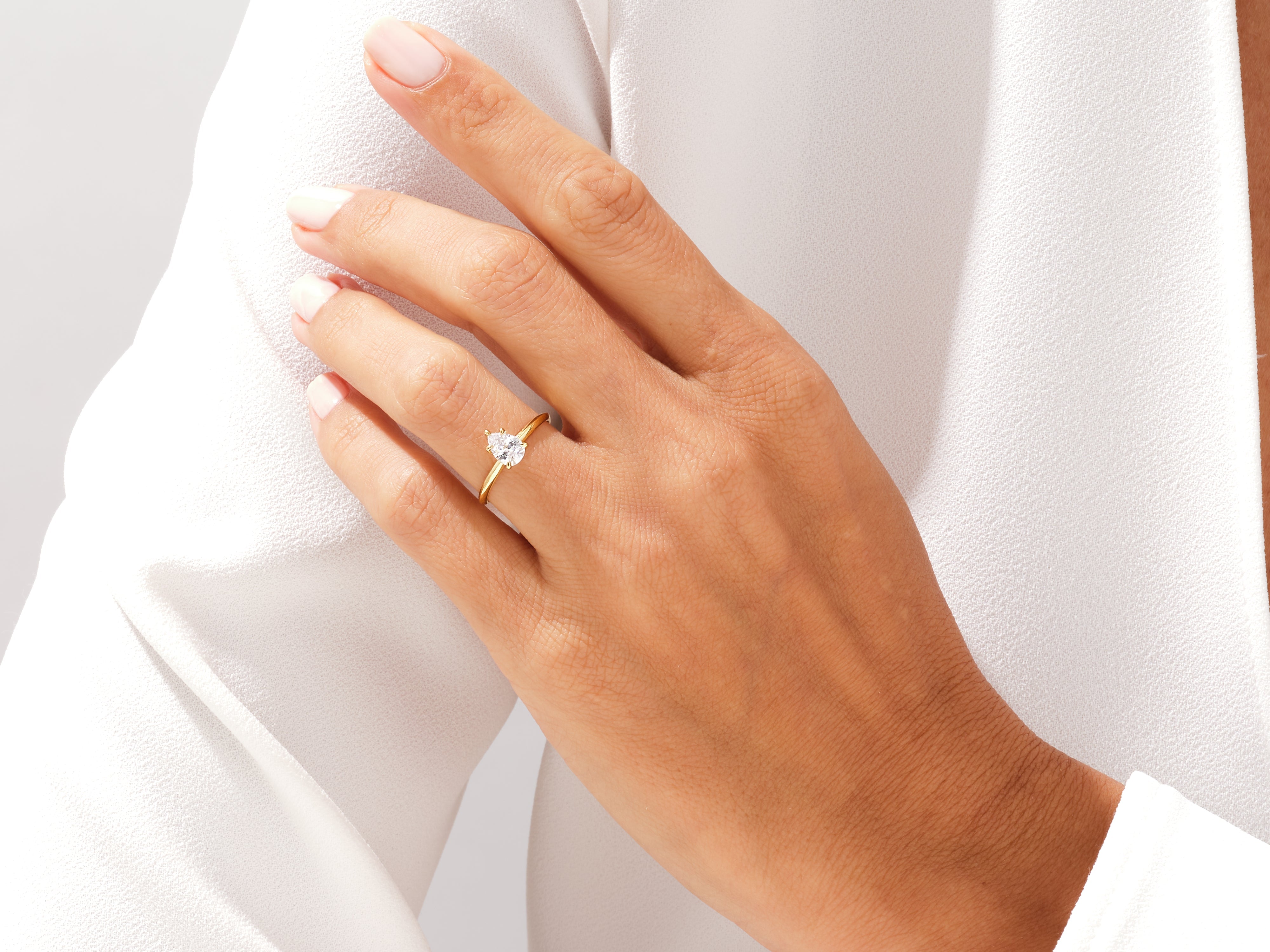 Moissanit Verlobungsring im Tropfenschliff mit Messer-Kante (1.00 CT)