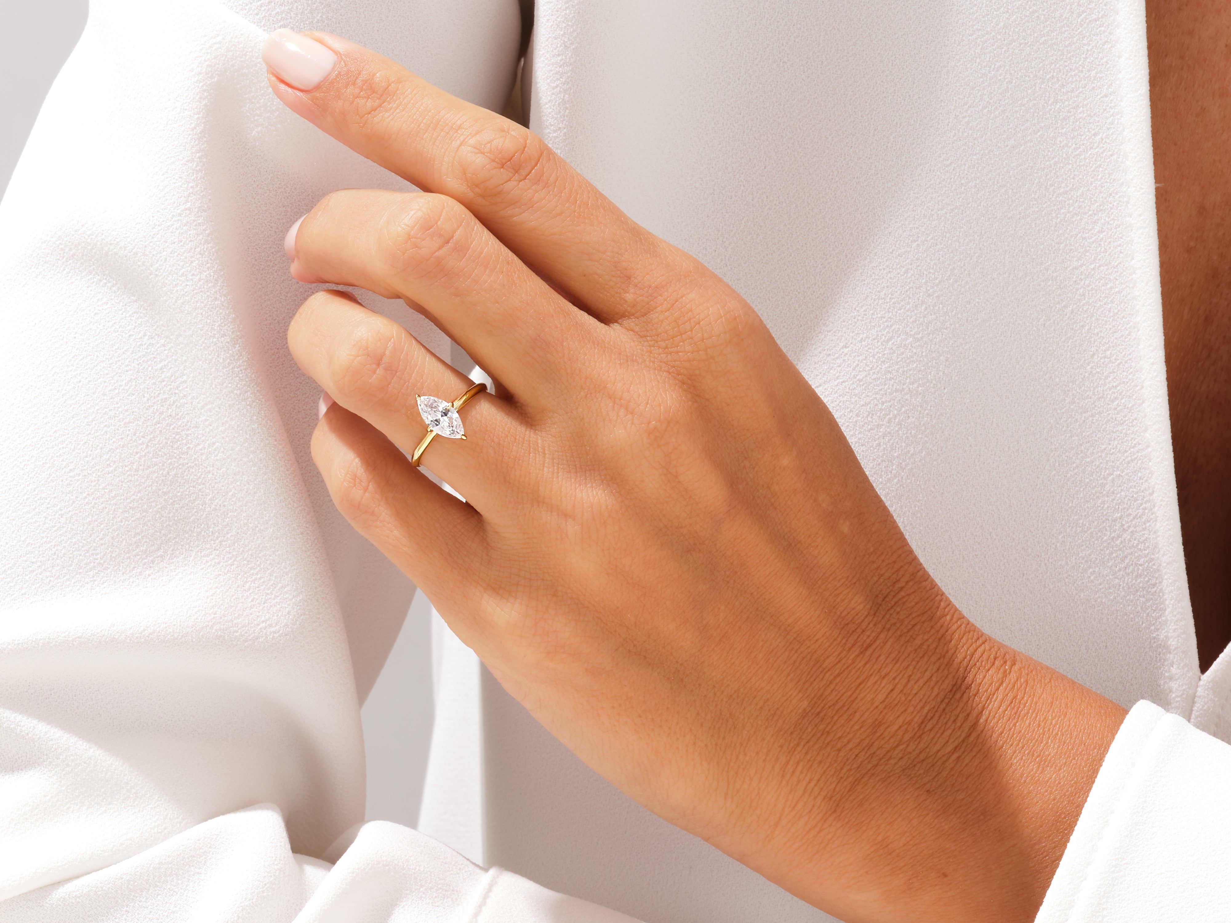 Moissanit Verlobungsring im Marquiseschliff mit Messer-Kante (1.00 CT)