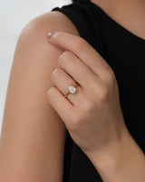 Moissanit Verlobungsring im Bezel-Ovalschliff (1,50 CT)