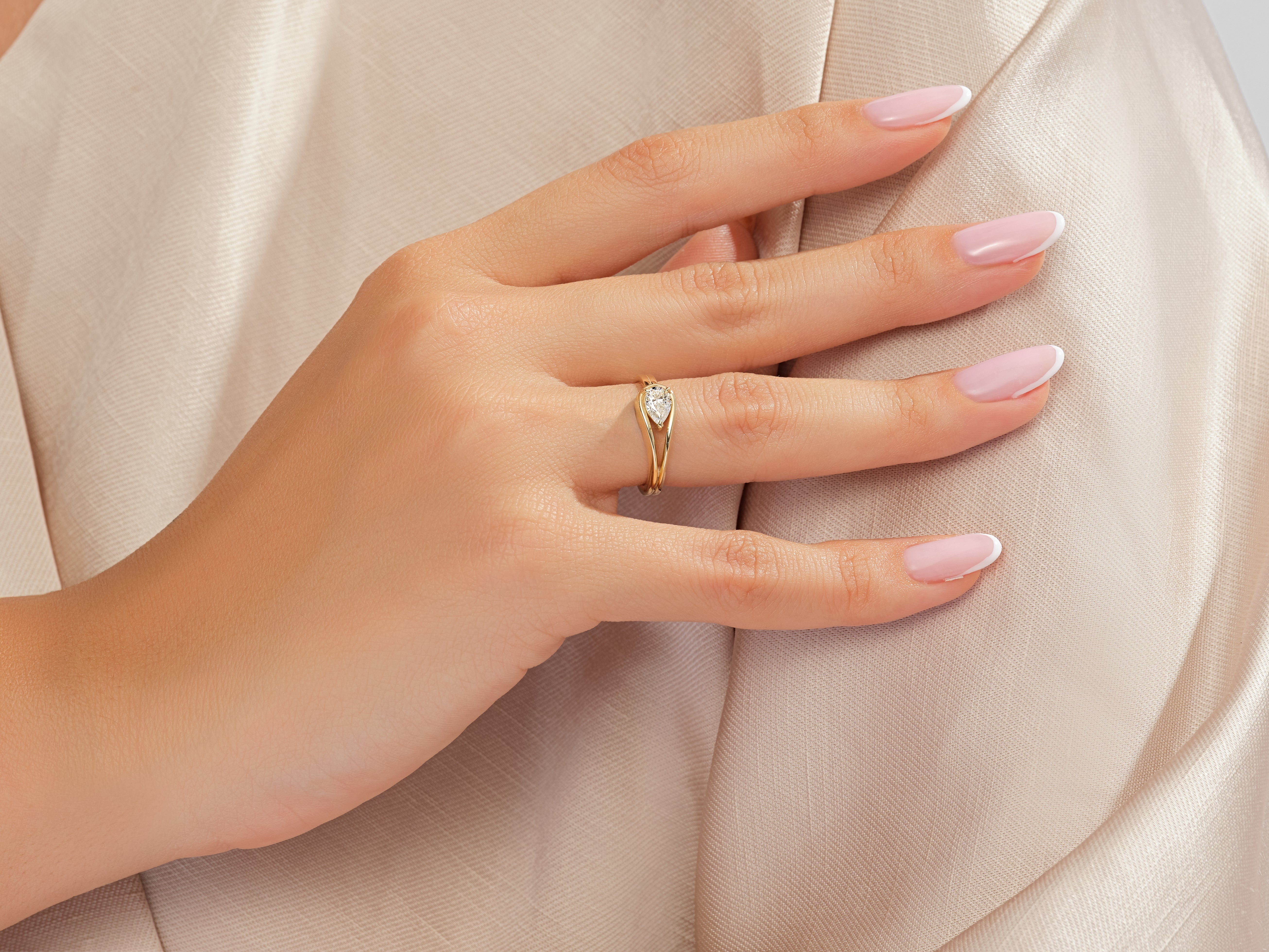 Moissanit-Verlobungsring mit Split-Shank-Ringschiene
