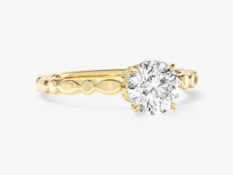 Moissanit-Verlobungsring mit Twisted-Ringschiene