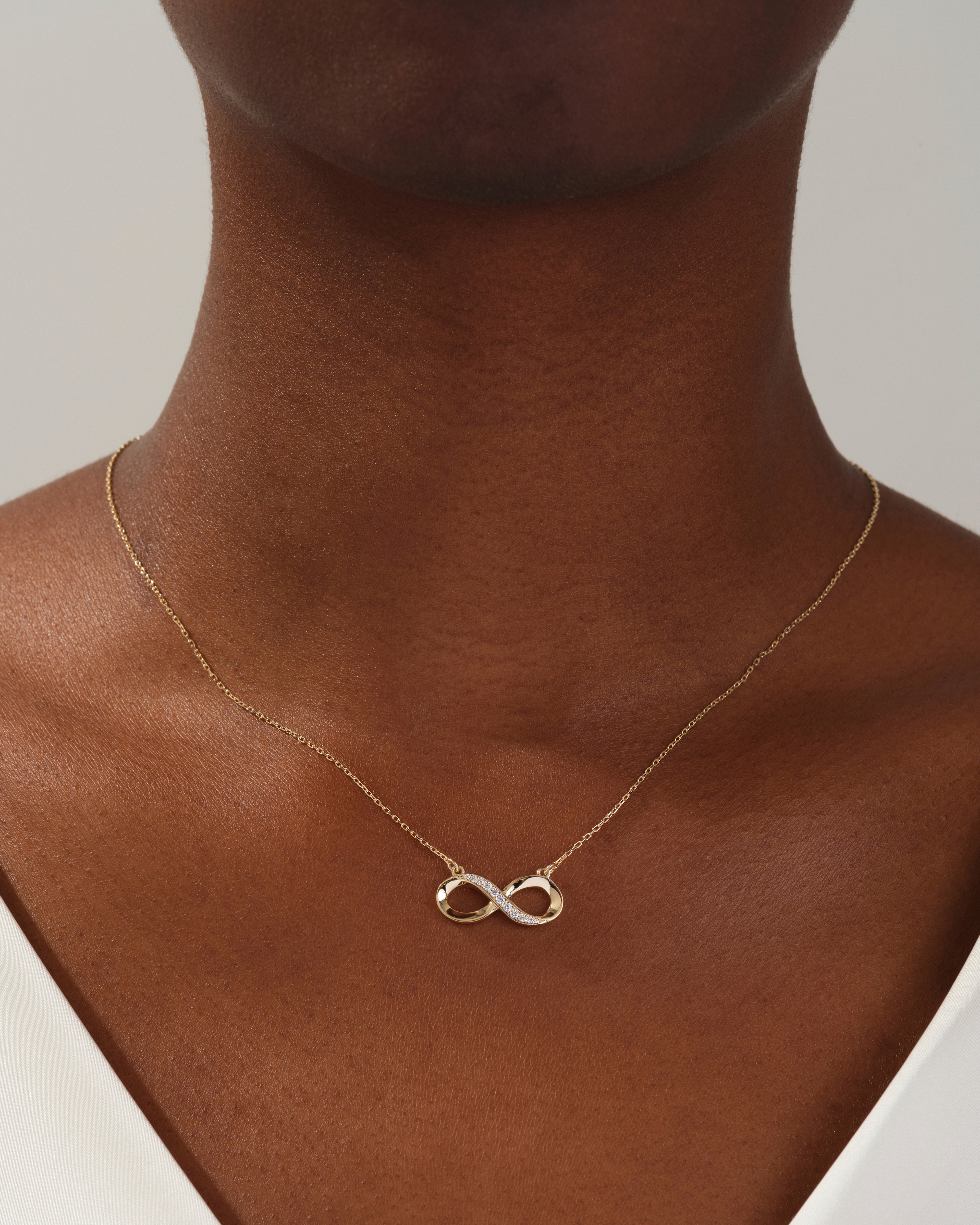 Unendlichkeits Pavé Halskette (0,11 ct)