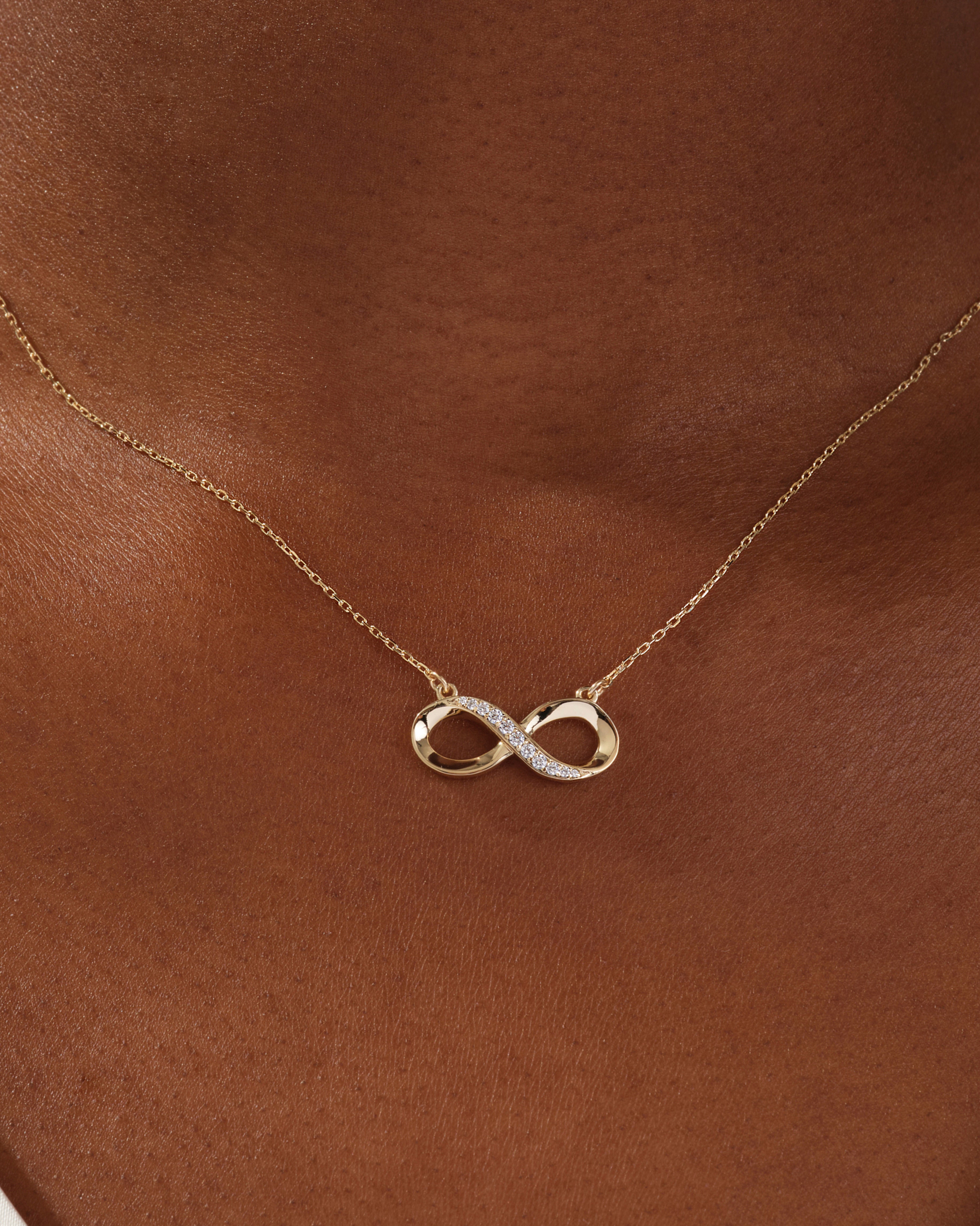 Unendlichkeits Pavé Halskette (0,11 ct)