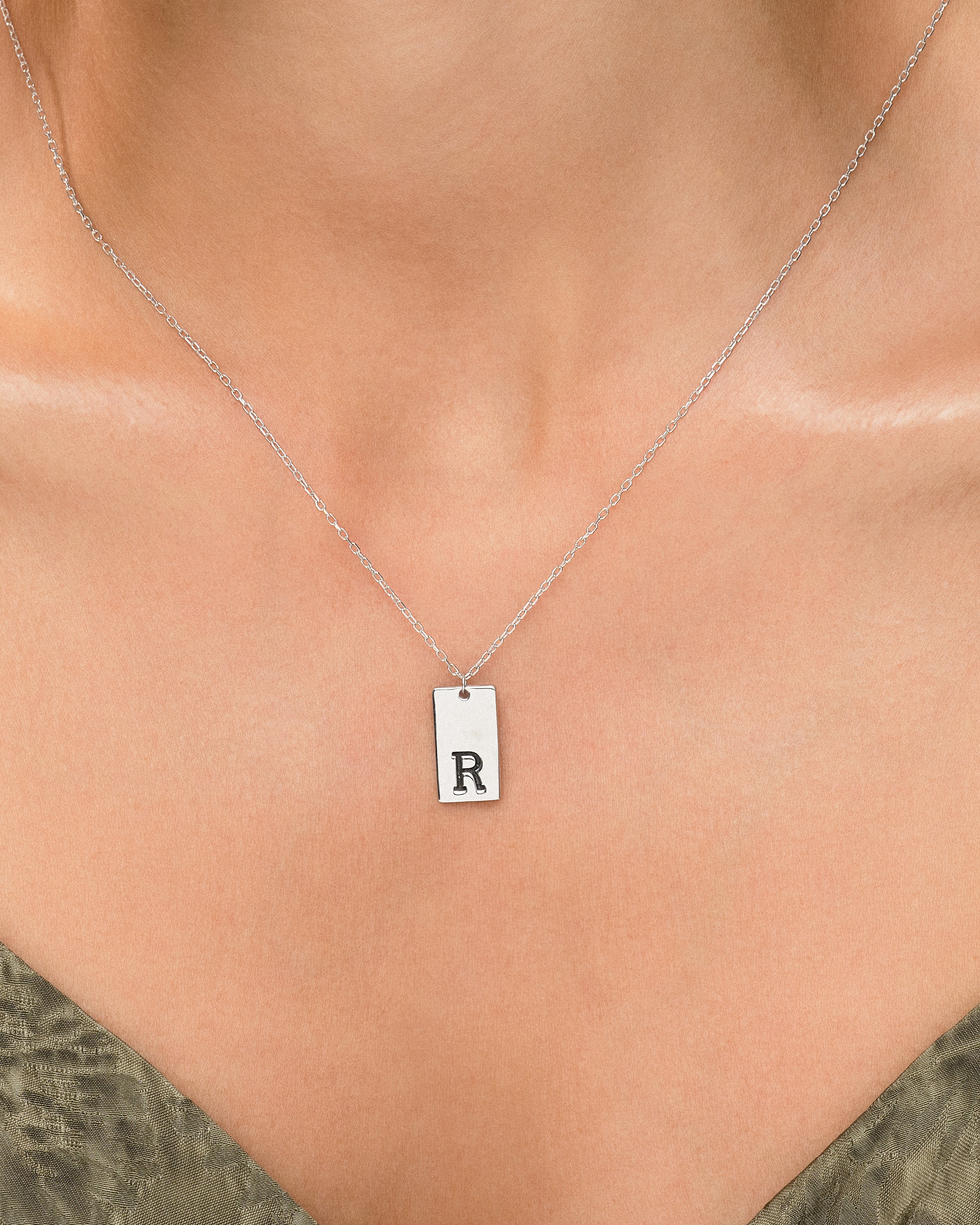 Buchstabe Tag Halskette