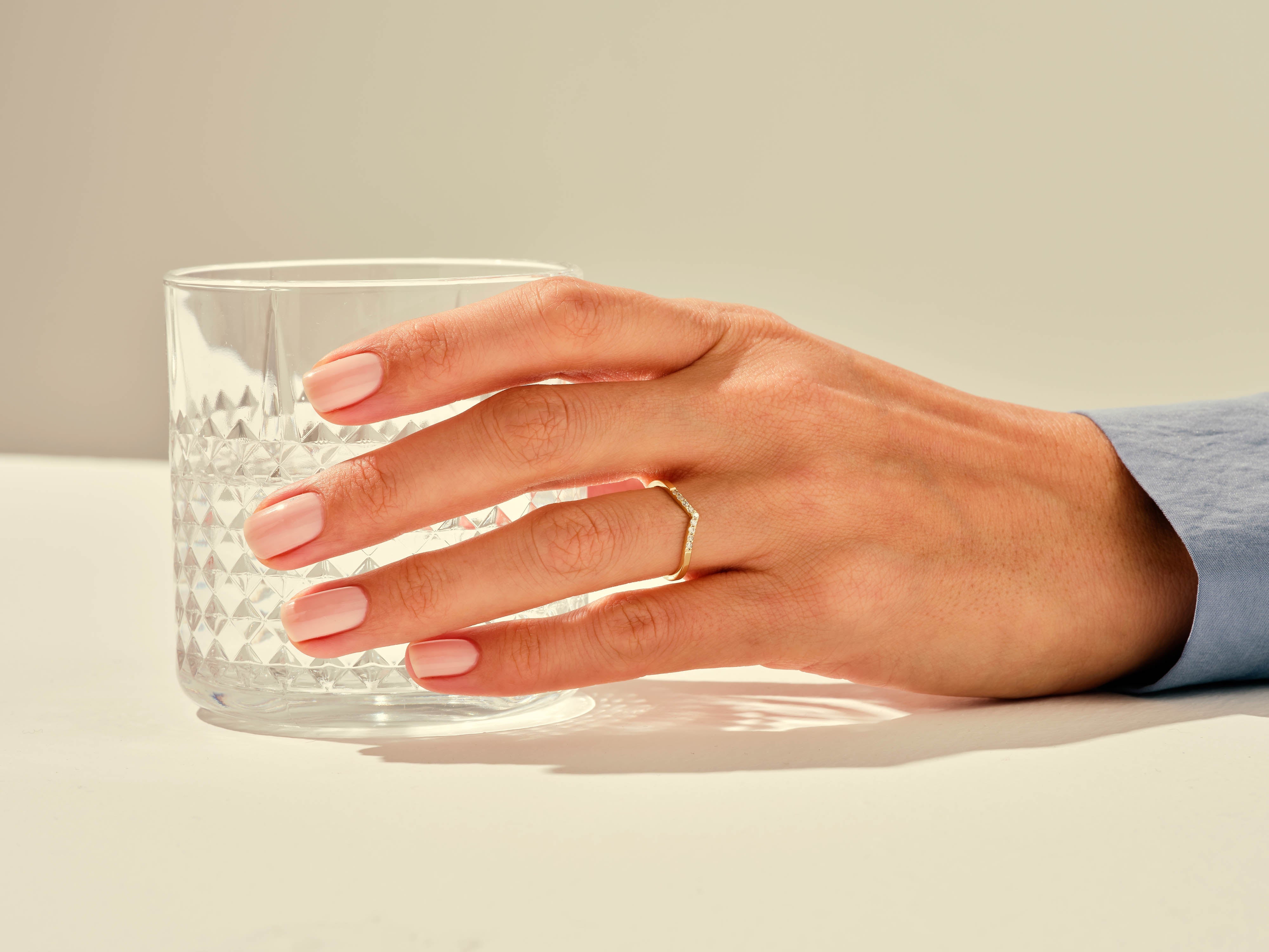 Neun-Stein Gebogener Diamant-Ehering