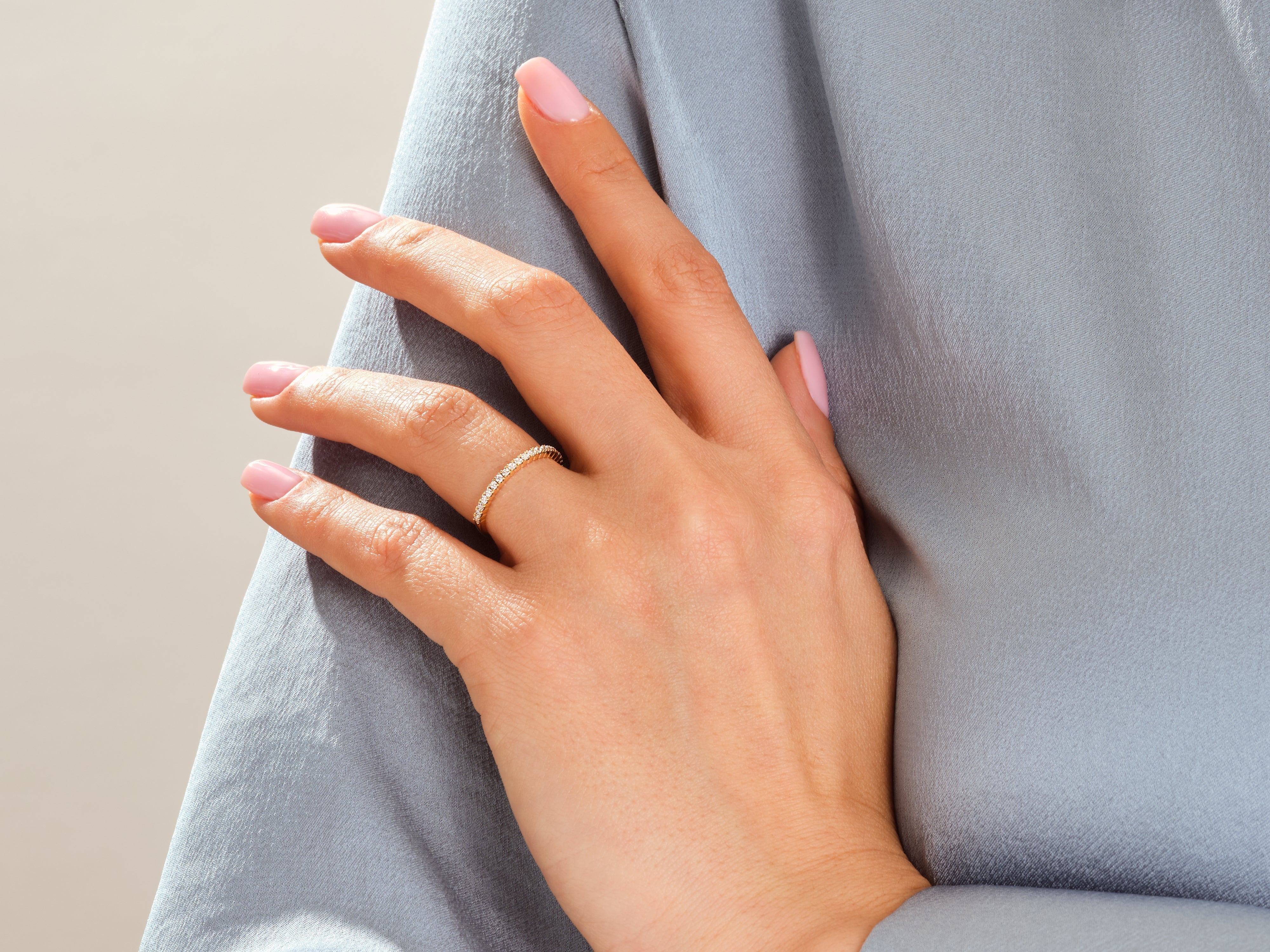 Halb-Ewigkeit Moissanit-Ehering in Schlitz (0,21 CT TW)