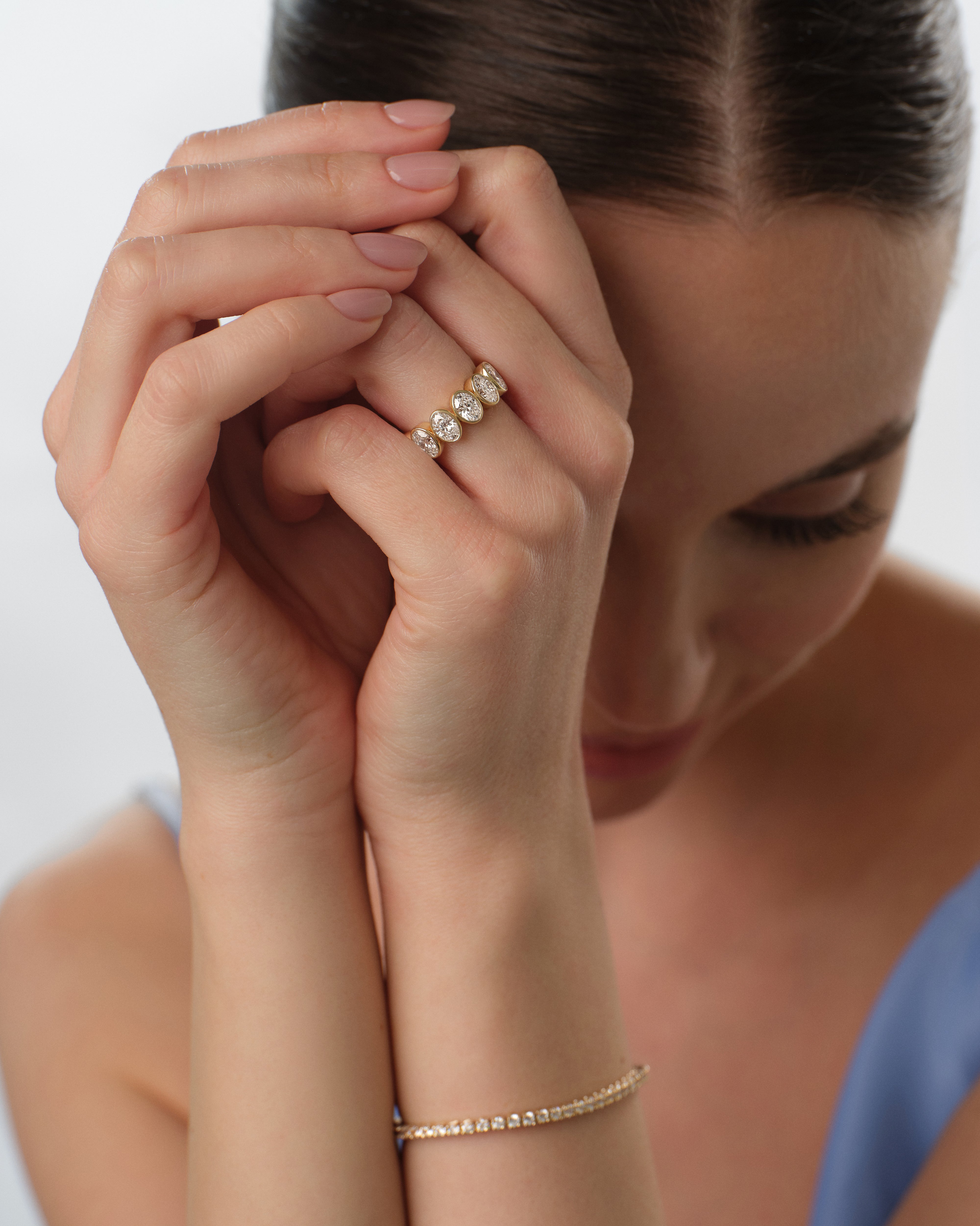 Ewigkeitsring mit Ovalschliff und Zargenfassung (6,50 CT TW)