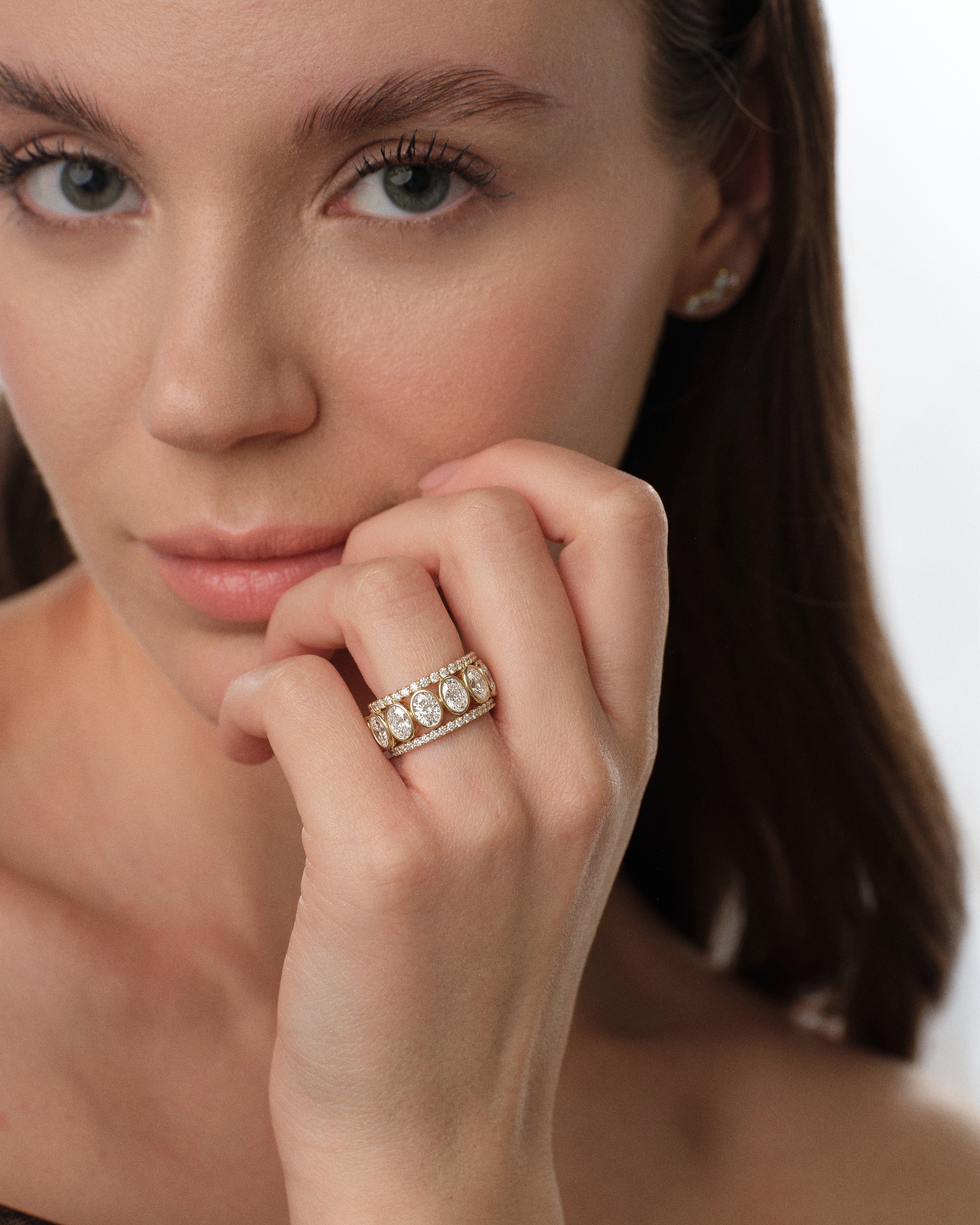 Ewigkeitsring mit Ovalschliff und Zargenfassung (6,50 CT TW)