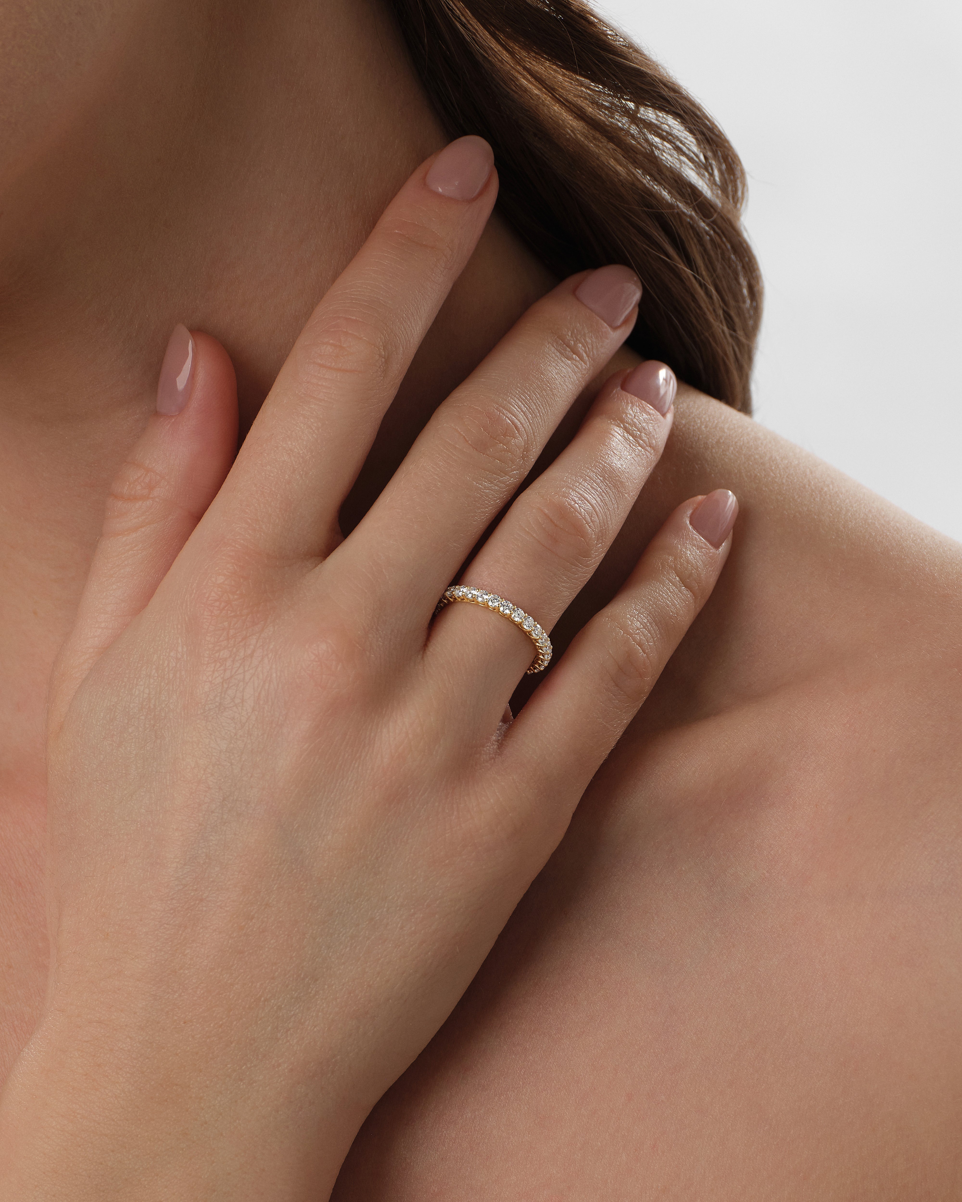 Ewigkeitsring mit geteilten Krappen (0,50 CT TW, halb besetzt)