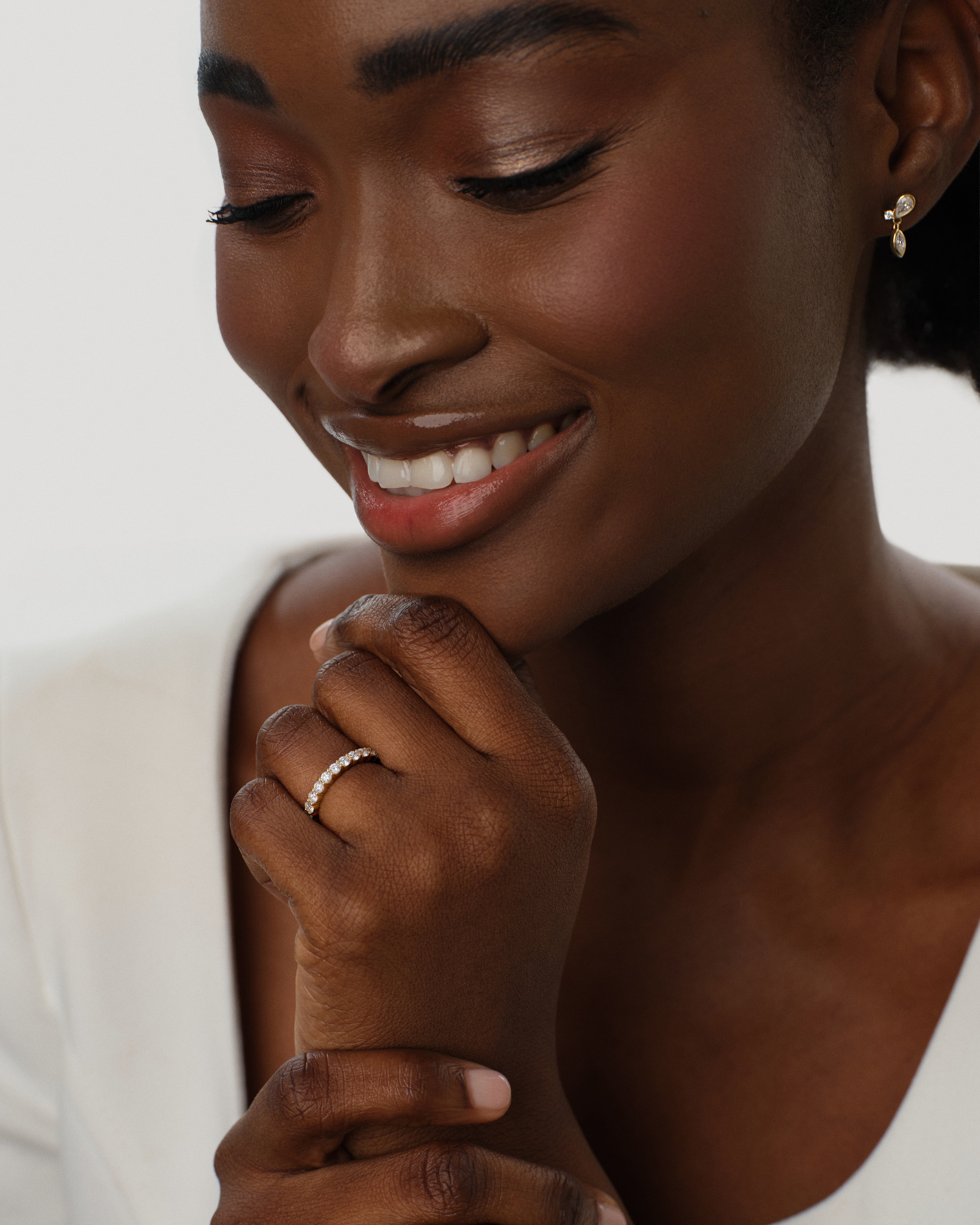 Fassettierter Ewigkeitsring (0,75 CT TW, halb besetzt)