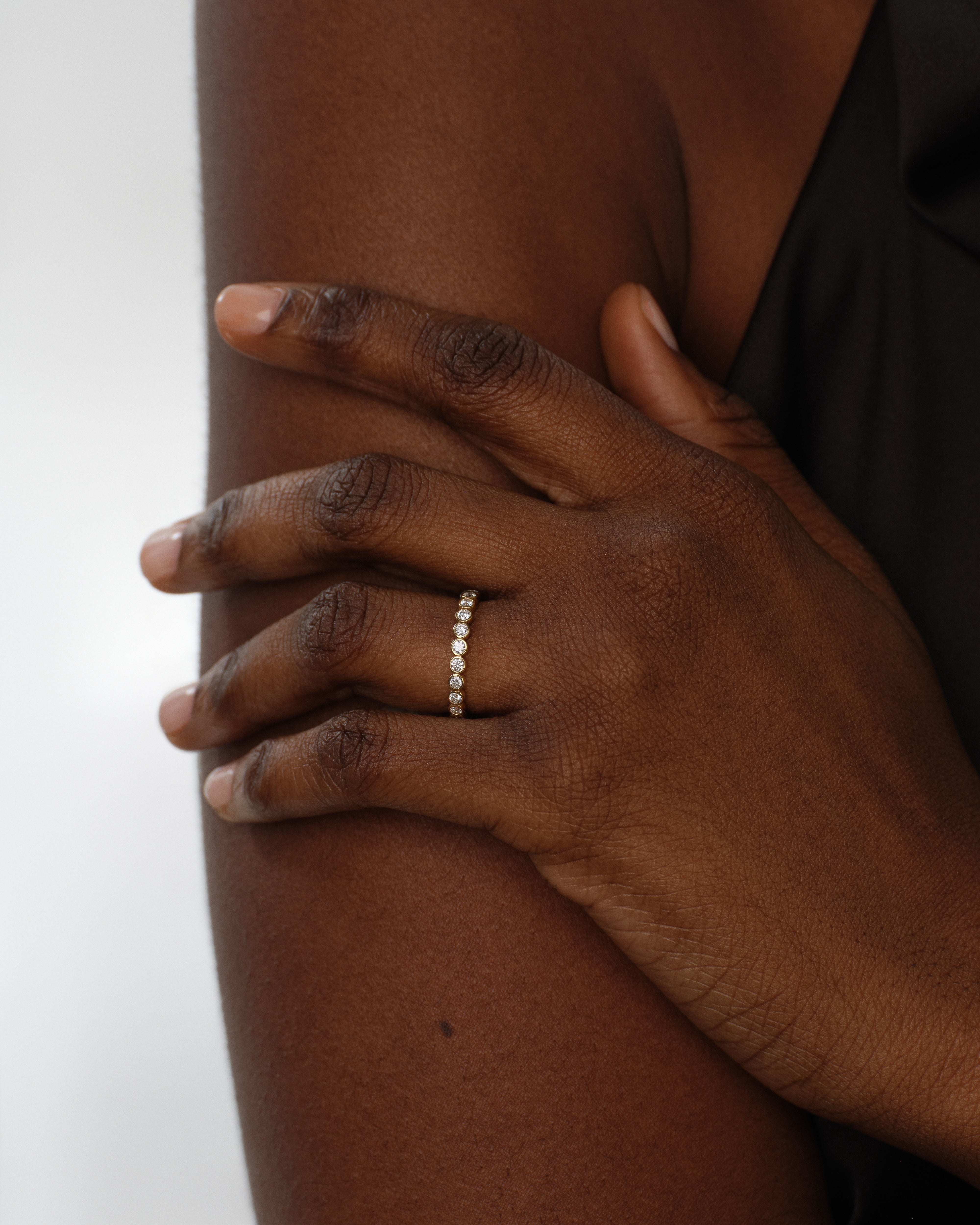 Ewigkeitsring mit Zargenfassung (0,35 CT TW, halb besetzt)