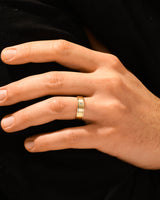 6mm Herren-Diamant-Ehering mit facettiertem Rand, gerillt und bündig gefasst