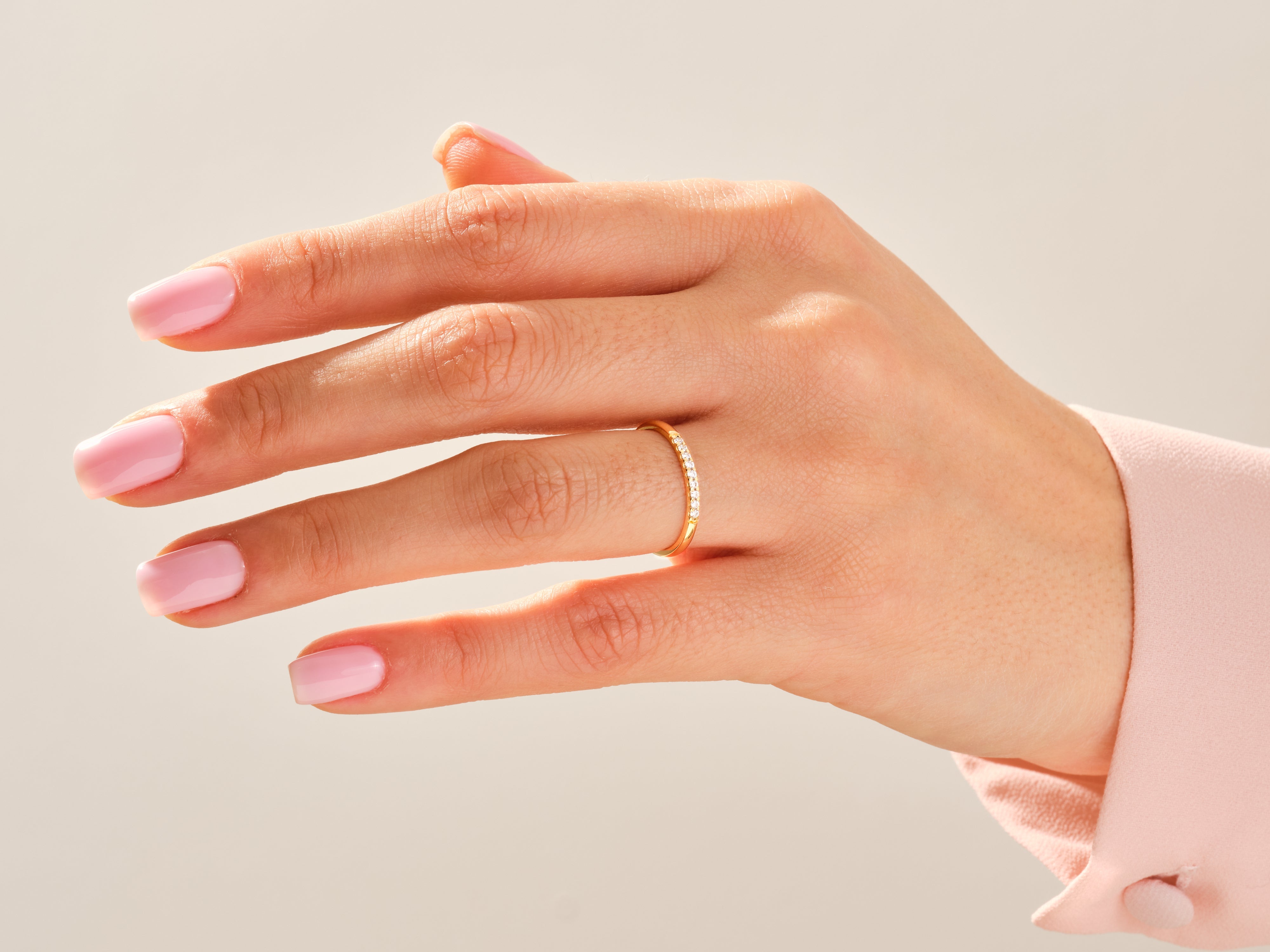 Minimalistischer Neun-Stein-Diamant-Ehering